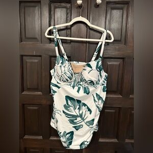 Cacique Swim Top Size 40 C